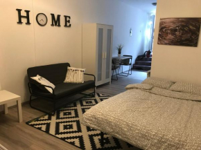 Отель Charming Studio Apartment  Загреб